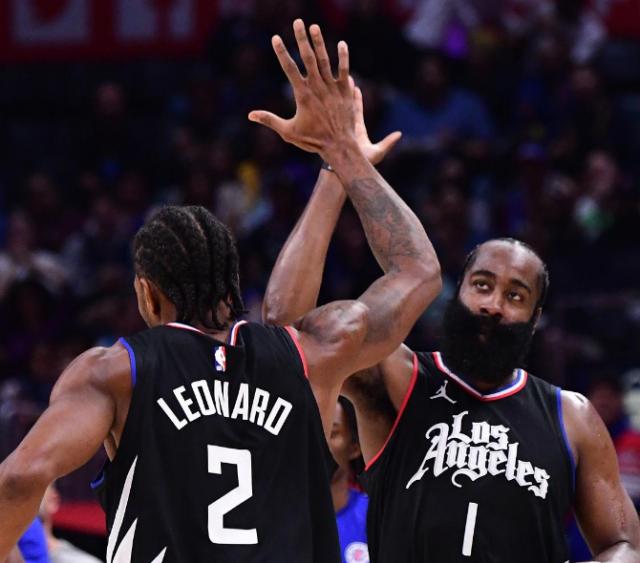 星空体育-哈登赛季首获三双，14胜1负定律真香！快艇加速蹿升